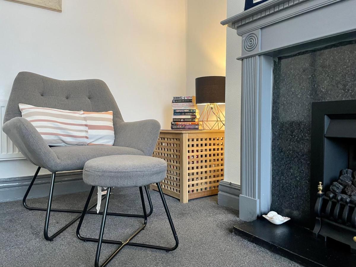 Entire Holiday Home In Blackpool With Free Parking And A Private Patio Garden ภายนอก รูปภาพ