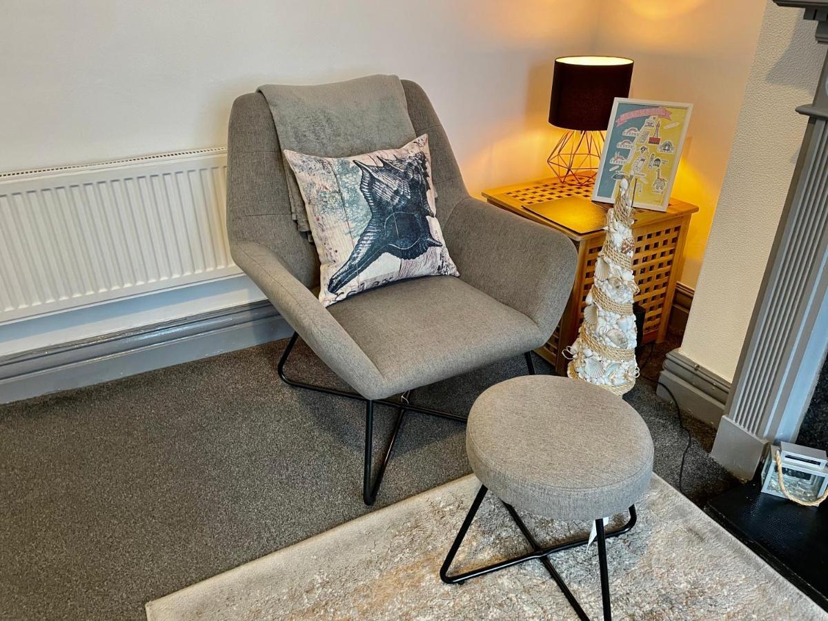 Entire Holiday Home In Blackpool With Free Parking And A Private Patio Garden ภายนอก รูปภาพ
