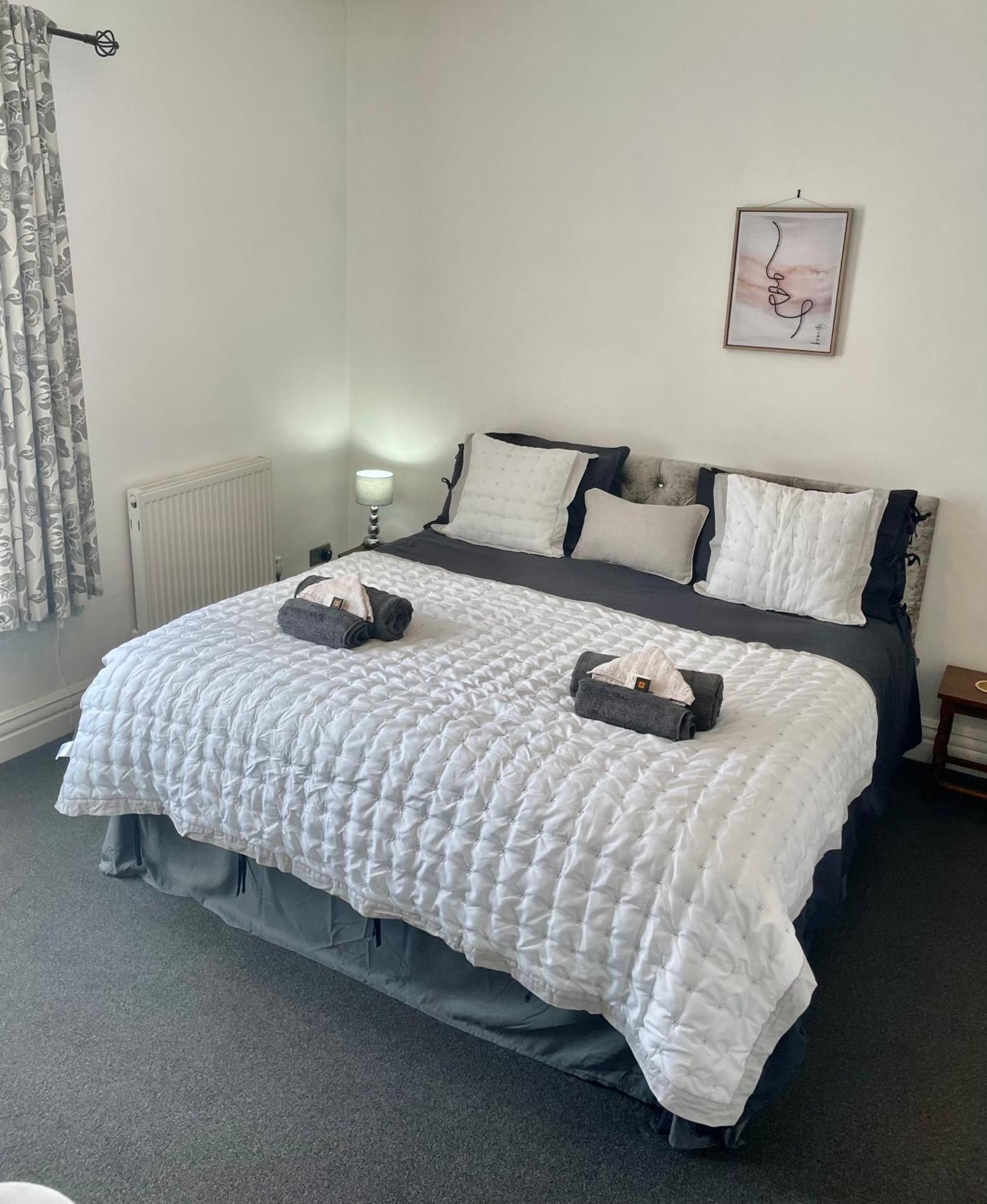 Entire Holiday Home In Blackpool With Free Parking And A Private Patio Garden ภายนอก รูปภาพ
